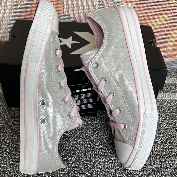 Converse WMNS 663671F
CTAS OX
MOUSE/PINK FOAM/WHITE Sneakers - Picture 12 of 16